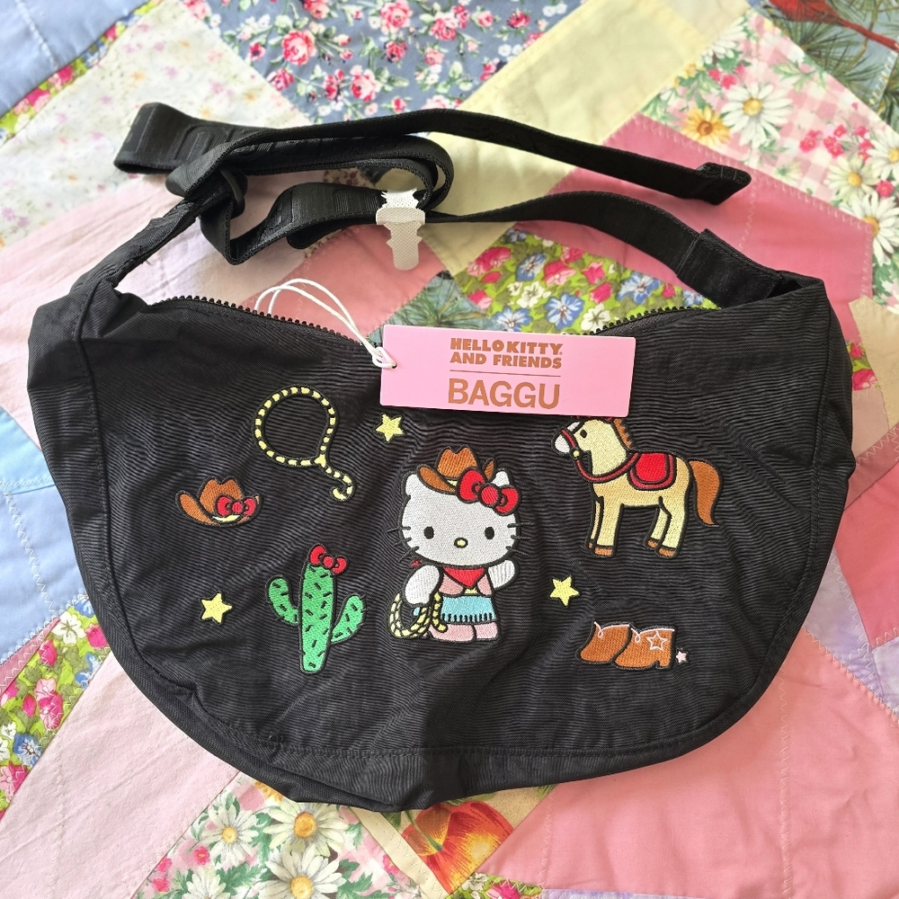 *NWT* BAGGU X Hello Kitty & Friends Hello Kitty Western Medium Crescent Bag - Picture 3 of 8